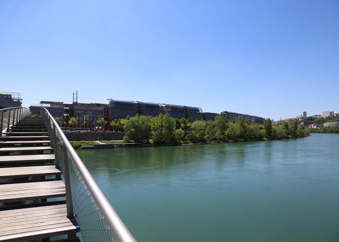 Passerelle pour rejoindre le Centre de Congrès