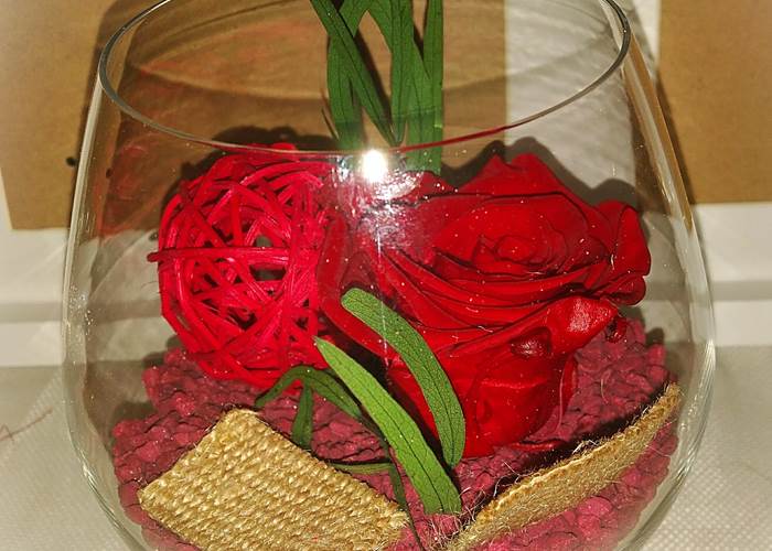 Rose éternelle dans son vase   =   23€
