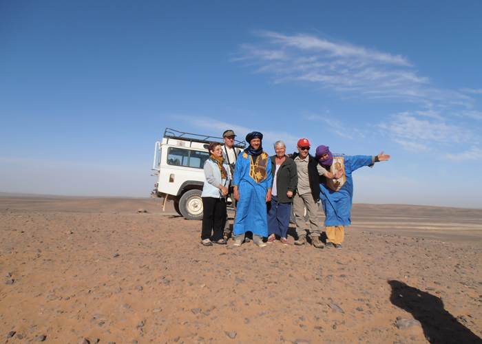 Au milieu du reg dans les environs de Merzouga