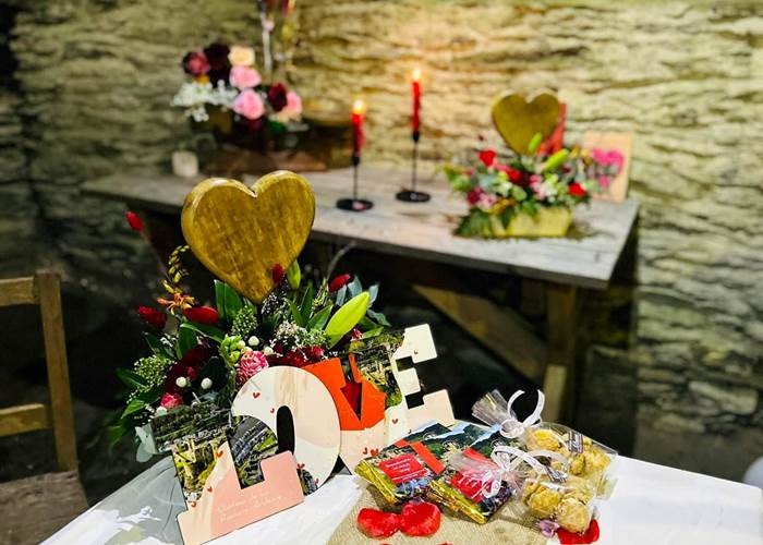 décorations de saint-valentin au château féodal de la roche-en-ardenne