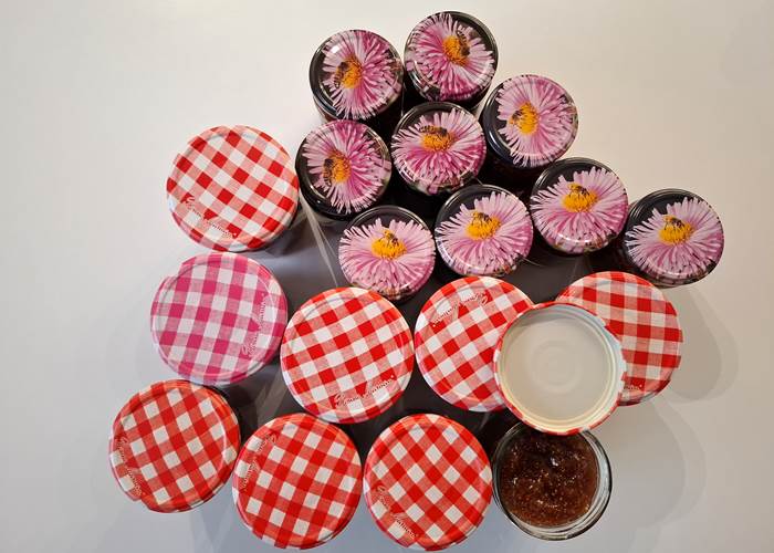 Confitures maison préparées pour les hôtes des Gîtes de Monte Blanco à Montblanc, poire, abricot et figue-news