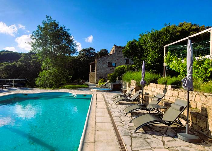 Piscine & Maison en Pierre de Caractère / Domaine Cardu Corse