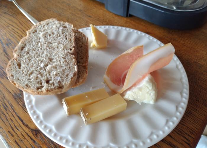 Petit déjeuner local et maison à Le Coq du Nord Mailhac