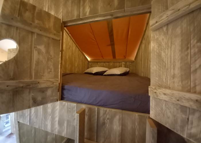 Glamping ecolodge Sunset Hitton Séjours Nature lit cabane queen size