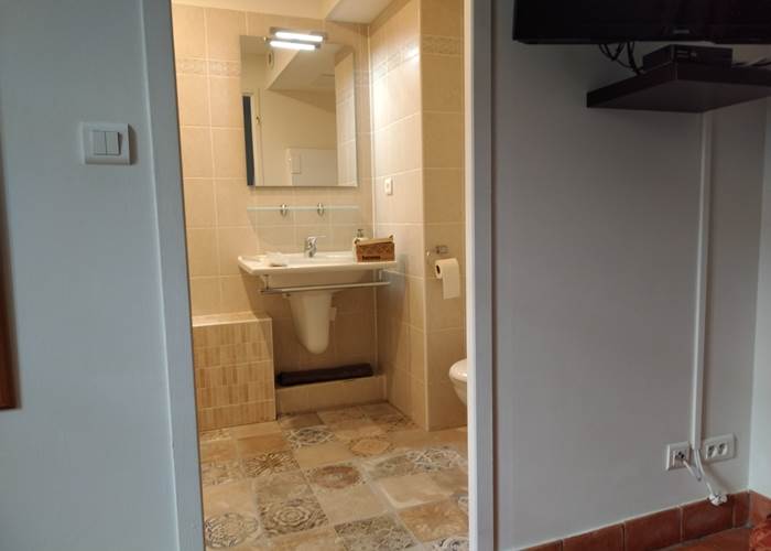 Carrelage terminé dans la salle de bain "La Petite Pause"