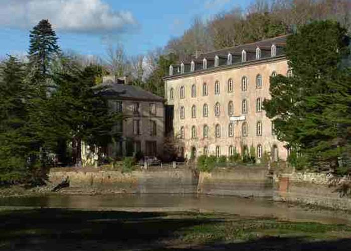Le moulin à marée vu depuis le sentier côtier