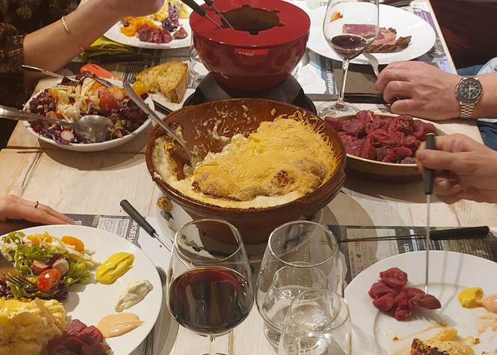 La Fondue Pelaude - ce n'est pas qu'un repas, c'est l'âme du Ranch des Lacs