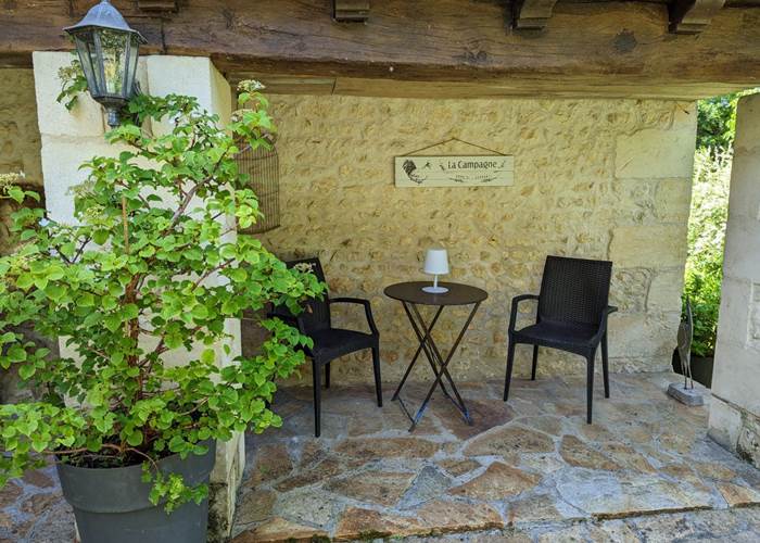 Moulin-Rouhaud-Suite-Junior-Amarante-salon-de-jardin