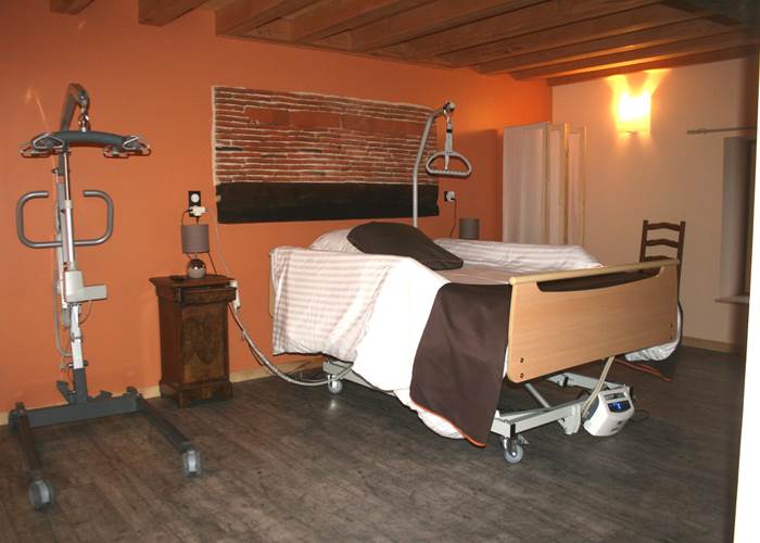 La chambre Bourgogne Lit médicalisé + lève malade