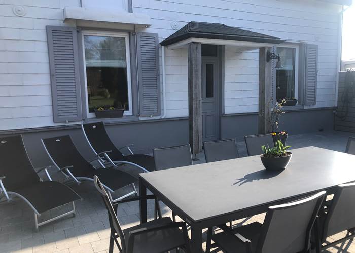 Grande terrasse avec un ensoleillement idéal mais aussi ombragée