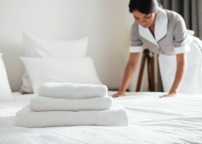 bed-making-2000-654521557