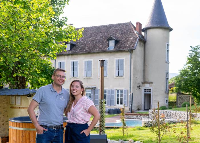 Delphine et Laurent La Batie, gérants du Manoir du Colombier