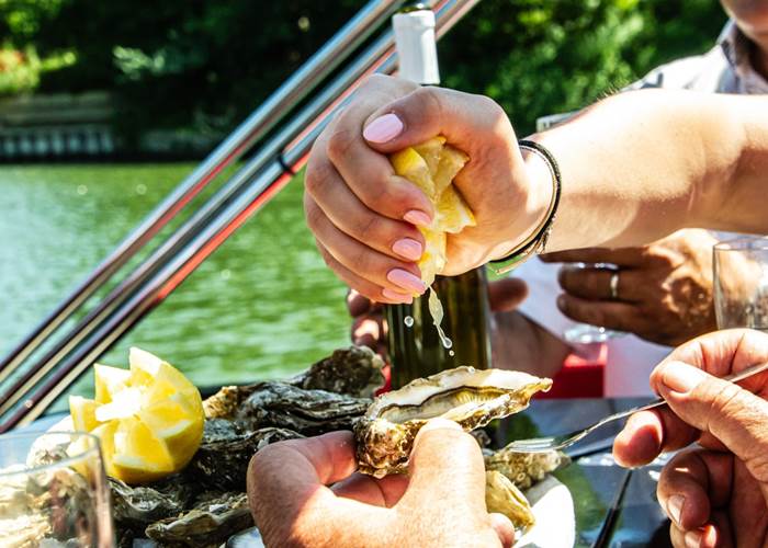 Oyster Bar&Boat - Vernon