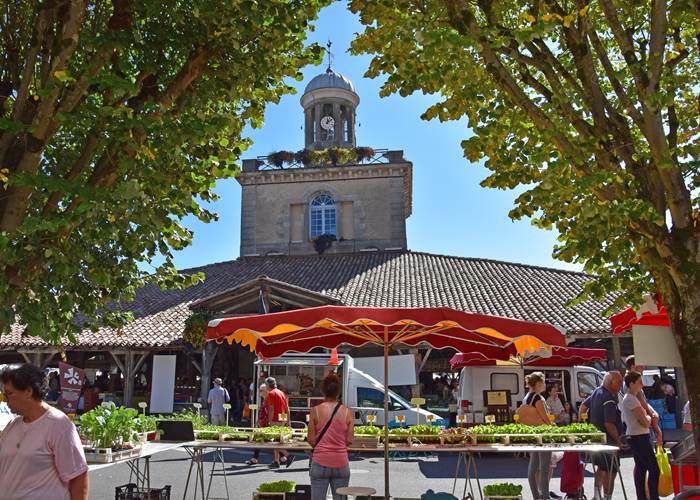 Le Beffroi de Revel et son beau marché du samedi matin
