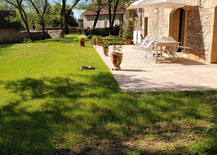 Les Enclos Secrets - Arrosage devant la Terrasse 2