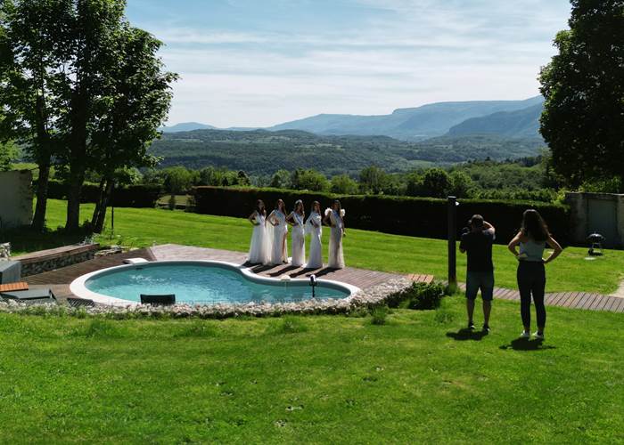 Backstage shooting photo au bord de la piscine du Manoir du Colombier
