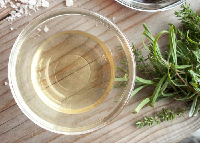 Vinaigre et herbes aromatiques