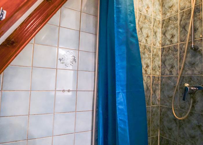 La douche dans la salle d'eau