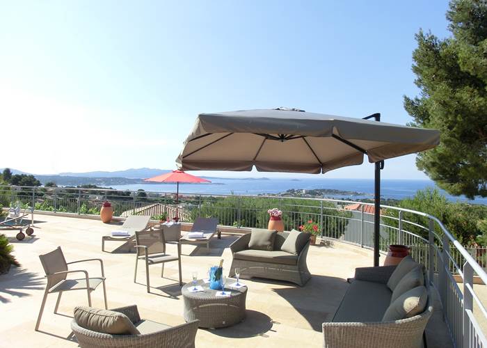 Espace détente piscine Villa Azur Golf