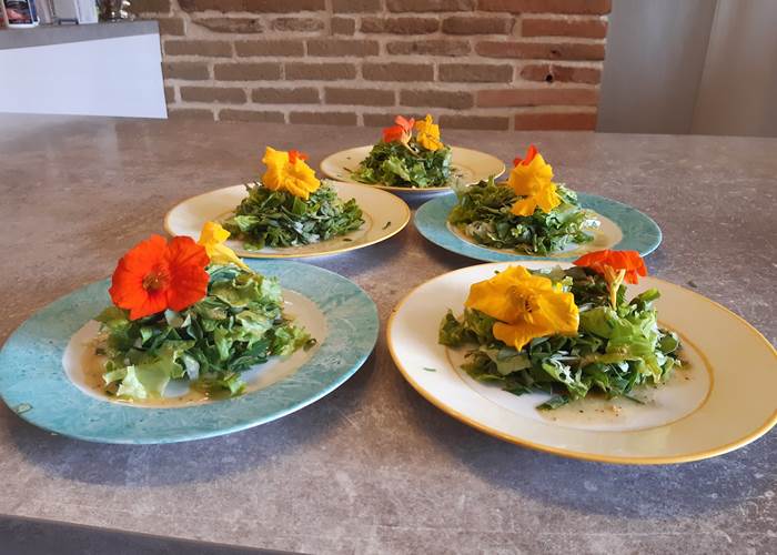 Salade avec des fleurs