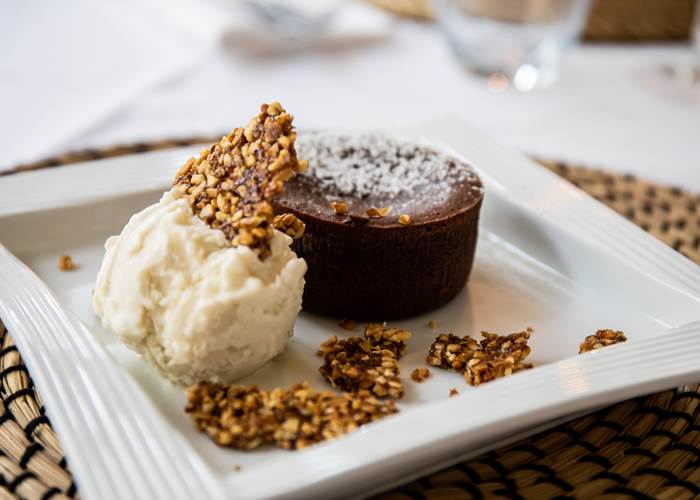 Moelleux au Chocolat Valrhona, Crème Glacée à la Vanille de Madagascar