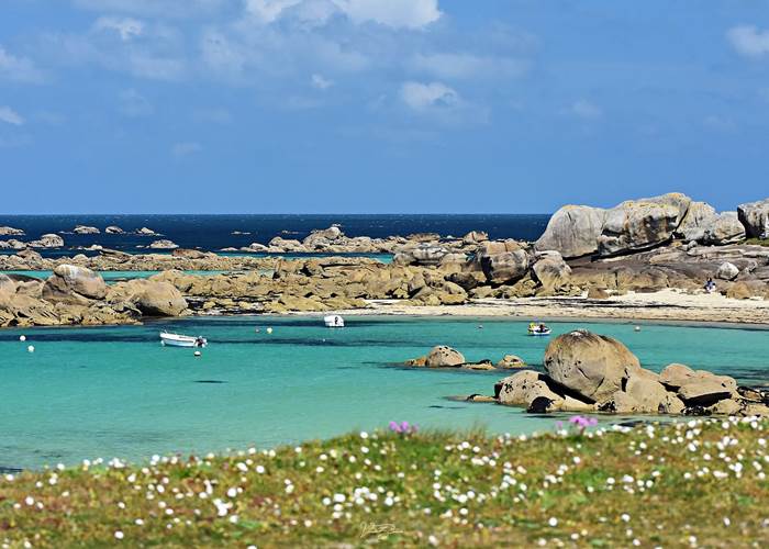 Le charme de la côte sauvage, ses plages exclusives, le long du chemin des douaniers GR 34