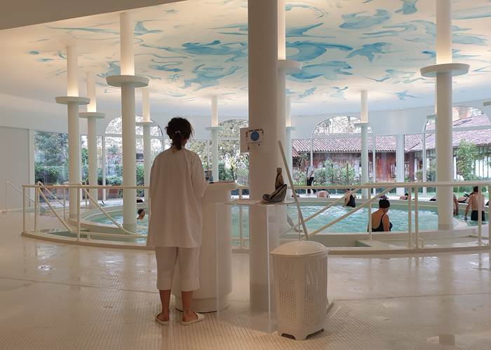 Le centre de soins, la piscine couloir de marche et sa magnifique rotonde vitrée