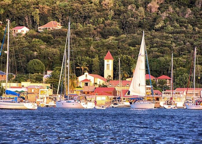 Le bourg de Deshaies - Guadeloupe