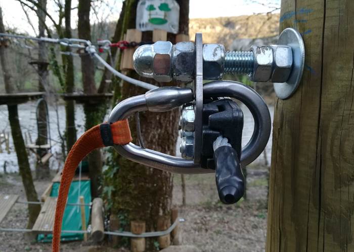 Nouveau système d'assurage en ligne de vie continue