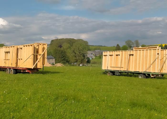 Les murs de la maison sont arrivés!