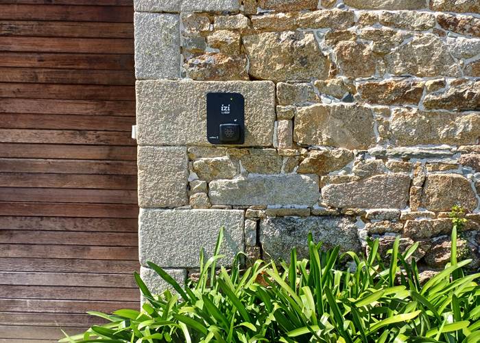 Borne de recharge pour véhicule électrique - le colombier bretagne B&B