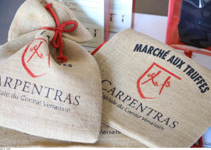 Marché aux truffes . Copyright.37393-Carpentras_-HOCQUEL_A_-_VPA-1600px