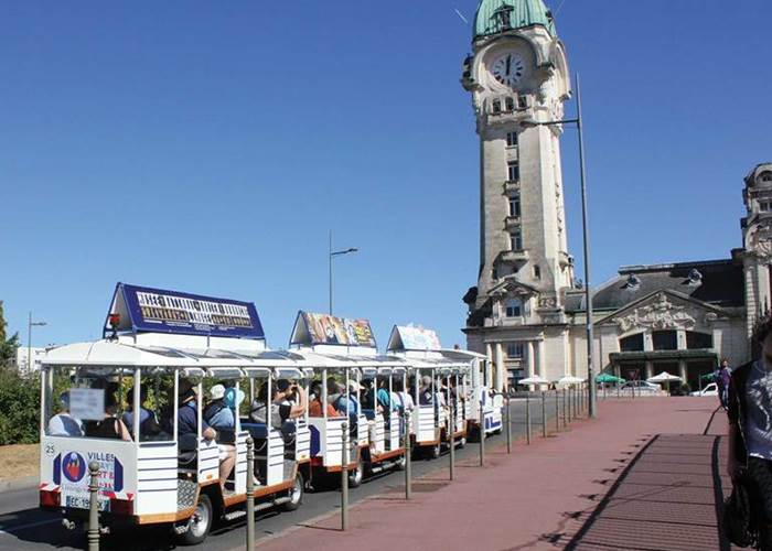 petit train de limoges devant la gare de limoges