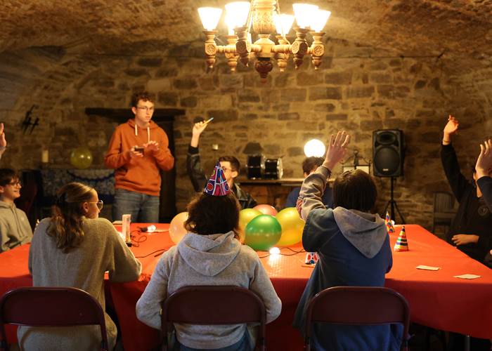 Animation et séjours thématique, loup garou et loup du jour au Château de Saint-Chamarand