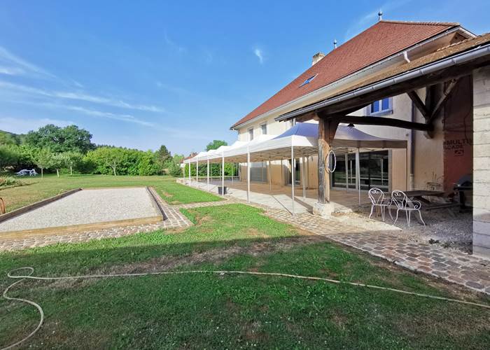 Les terrasses du Relais des deux tours permettent de faire de l'événementiel