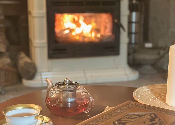 se relaxer au coin du feu