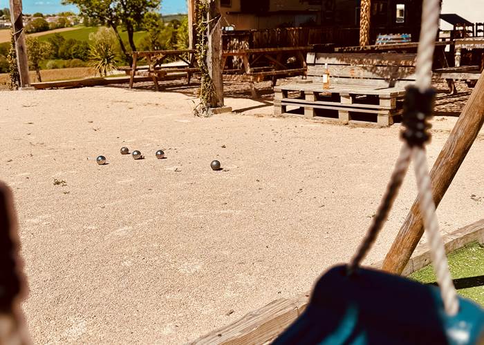 gîte, location de vacances, hébergement touristique, séjour, nuitée, maison de vacances, Lias, Bonrepose-sur-l'Aussonnelle, 32, Occitane, GERS, proche de forêt, centre-ville, pleine campagne, wifi, fibre optique, piscine jardin clos, terrasse, parking gratuit, cuisine équipée, barbecue, cheminée, climatisation, draps fournis, lave-linge, TV, Famille, groupe, grande capacité, 40 couchages, enfants bienvenus, séminaire, cousinade, randonneurs, amis, terrain de rugby, écrin d'amour , charme, authentique, luxe, insolite, calme, détente, nature, éco-responsable, durable, rénové, ancien, vue panoramique, atypique