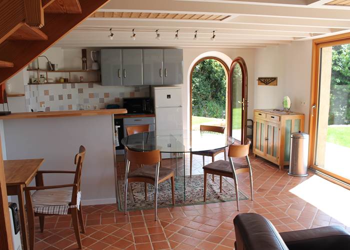 grande baie vitrée donnant sur la terrasse