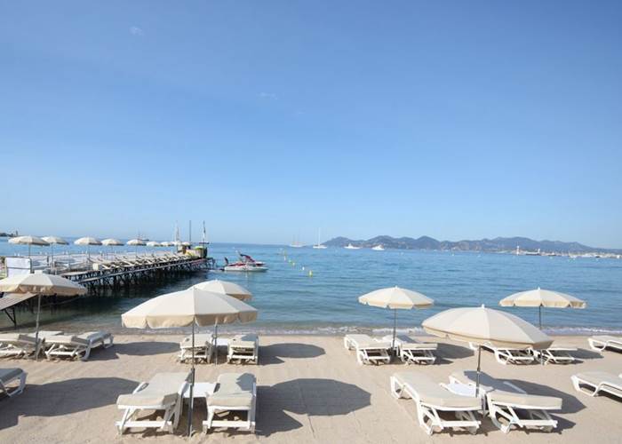 Hotel-de-paris-cannes-plage-restaurant-croisette-beach