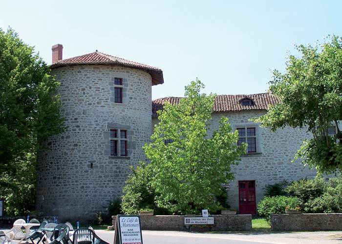 mortemart-vue-chateau-et-terrasse