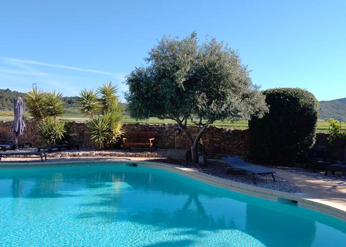 Piscine familiale mise à disposition de nos hôtes