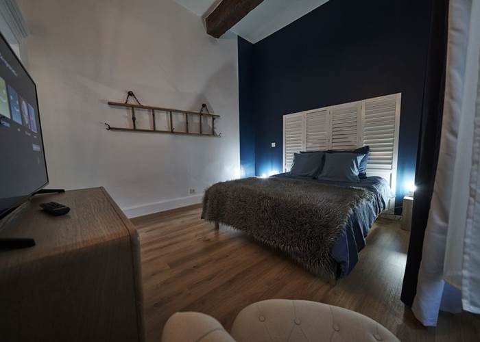 Luxe: chambre parentale, cour intérieure