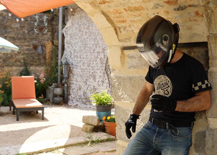 Pause au Relais Motards du Château de Saint-Chamarand, hébergement convivial pour motards dans le Lot