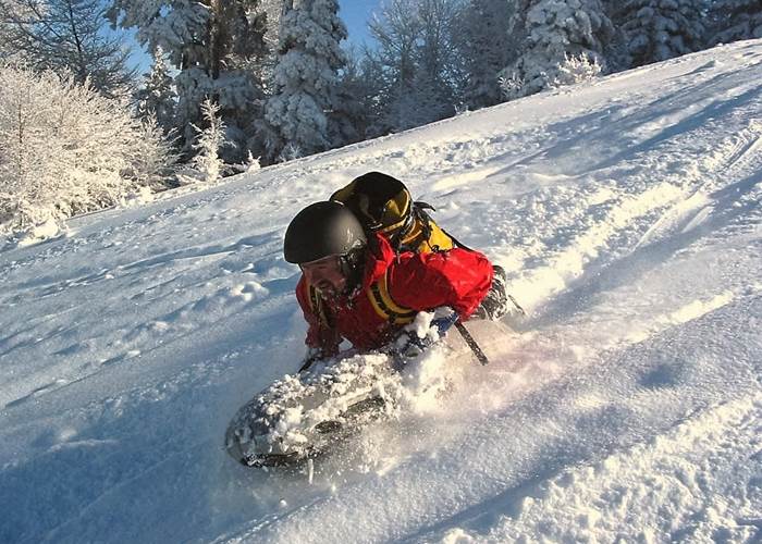 Descente Airboard en poudreuse