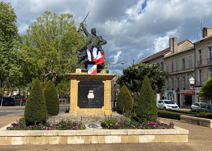 Monument-aux-morts-Bergerac-statue-centrale-ville-histoire