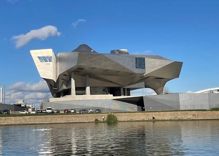 musee-des-confluences-lyon-tourisme-charly-auvergne-rhone-alpes-famille-amis-vacances-week end