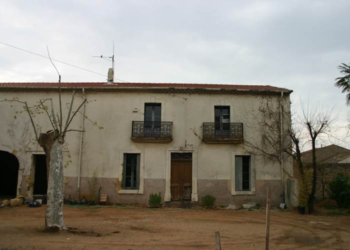 Façade de La Vigneronne en 2005 avant la rénovation du domaine viticole de Monte Blanco.
