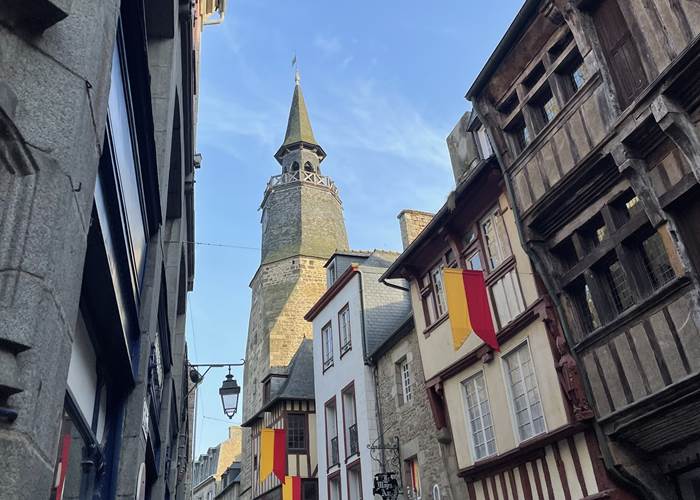 Dinan : tour de l'horloge XVIème siècle