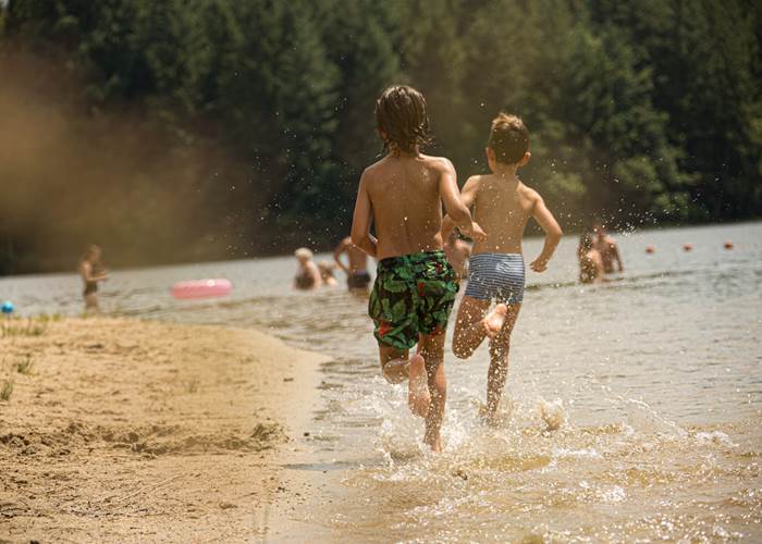 2 plages Pavillon bleu surveillées Neuvic et Liginiac