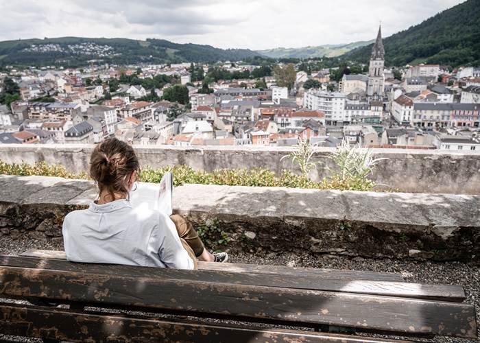Vue de Lourdes depuis le jardin du Château